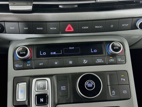 Used 2025 Hyundai Palisade SEL FWD image 24