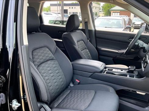 Used 2025 Nissan Pathfinder S AWD/4WD image 30