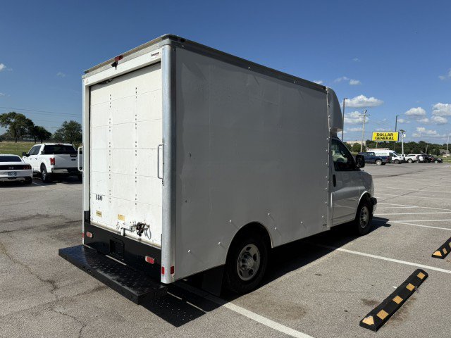 Used 2018 Chevrolet Express 3500 w/ Driver Convenience Package RWD image 2