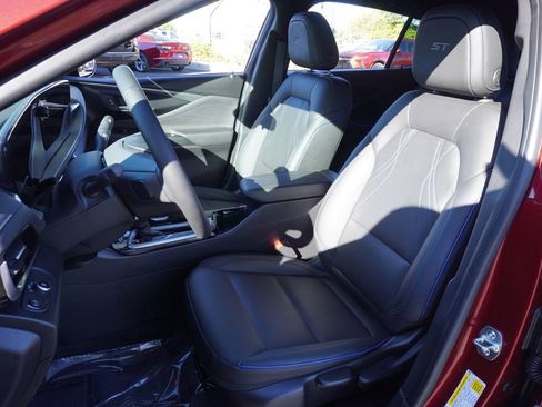 Used 2024 Buick Envista Sport Touring w/ Convenience II Package image 13