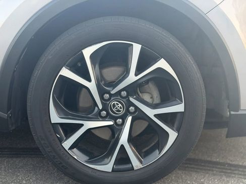 Used 2019 Toyota C-HR XLE image 16