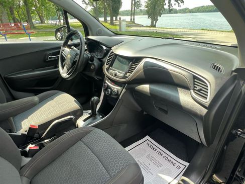 Used 2020 Chevrolet Trax LS FWD image 17