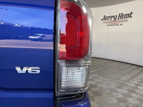 Used 2022 Toyota Tacoma TRD Sport w/ Technology Package image 35