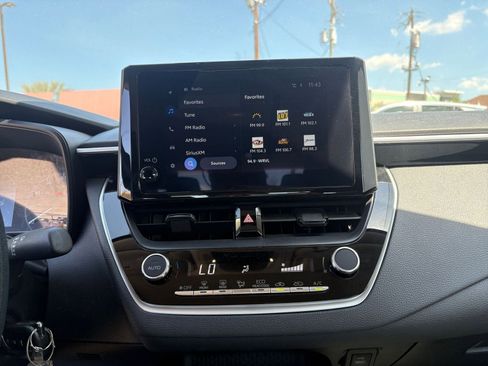 Used 2025 Toyota Corolla LE image 20