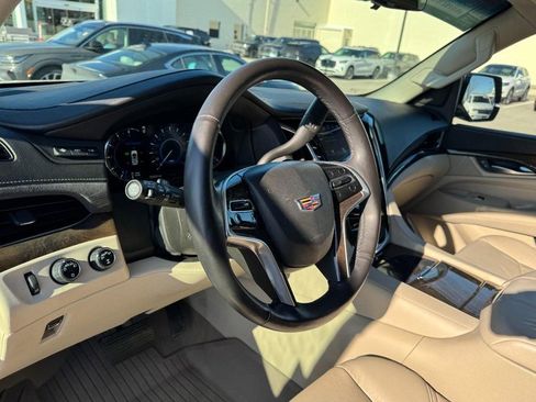 Used 2018 Cadillac Escalade Premium Luxury image 15