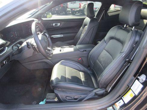 Used 2025 Ford Mustang GT Premium RWD image 17