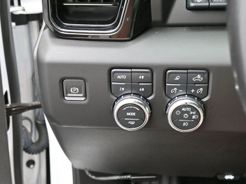 Used 2023 GMC Sierra 1500 AT4 w/ AT4 Premium Package AWD/4WD image 27