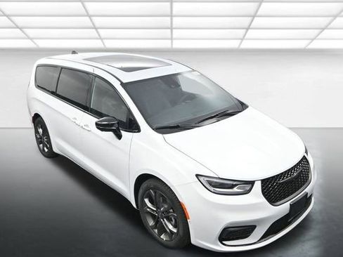 New 2026 Chrysler Pacifica Select image 10