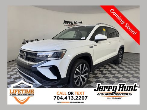 Used 2023 Volkswagen Taos SE w/ Panoramic Sunroof Package AWD/4WD image 1