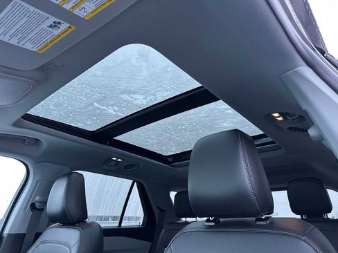 Used 2024 Ford Explorer XLT w/ Equipment Group 202A image 24