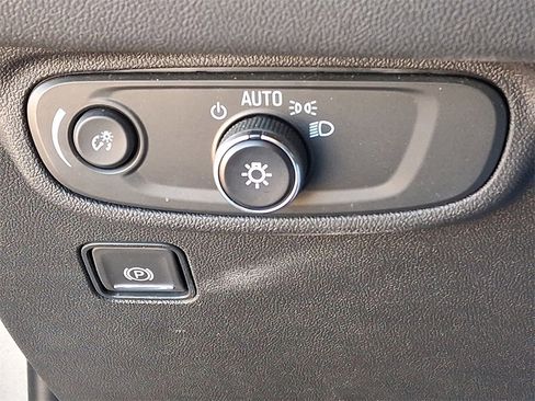 Used 2023 GMC Terrain SLE w/ Driver Convenience Package image 26