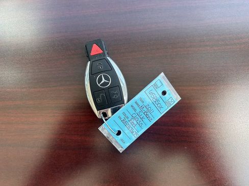 Used 2011 Mercedes-Benz SLK 300 image 33