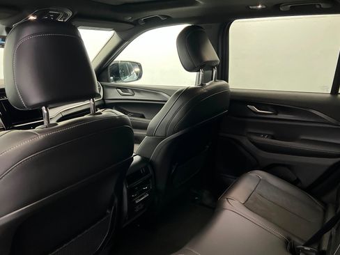 New 2025 Jeep Grand Cherokee 4WD image 19