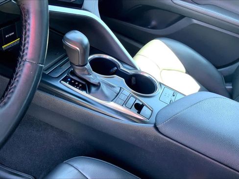 Used 2019 Toyota Camry XSE FWD image 16