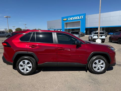 Used 2025 Toyota RAV4 LE AWD/4WD image 4
