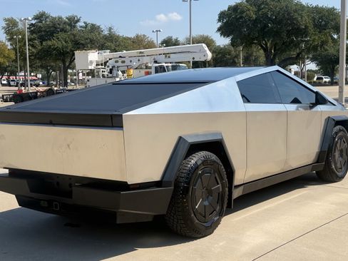 Used 2025 Tesla Cybertruck AWD Crew Cab image 8