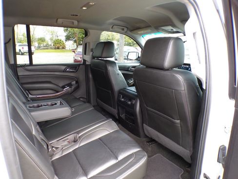 Used 2018 Chevrolet Suburban LT image 30