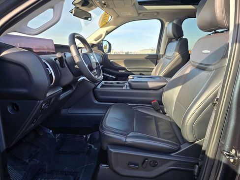 Certified 2025 Ford Expedition Max Platinum image 14