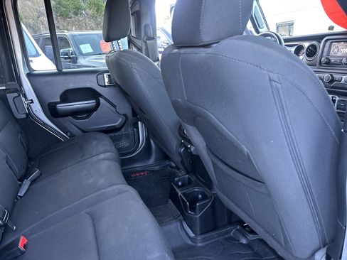 Used 2018 Jeep Wrangler Unlimited Sport S image 49