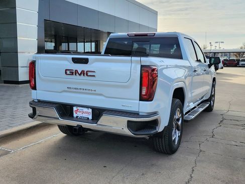 New 2026 GMC Sierra 1500 SLT image 4