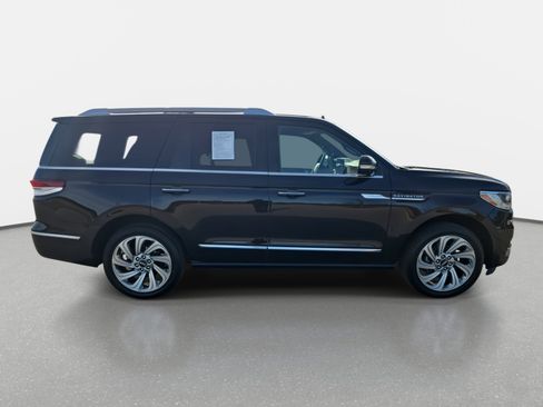 Used 2024 Lincoln Navigator Reserve image 4