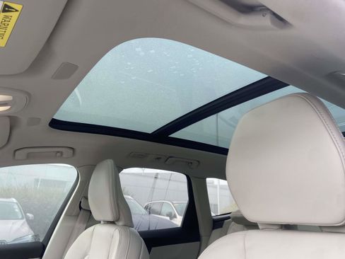 Certified 2023 Volvo XC60 B5 Ultimate w/ Climate Package image 19