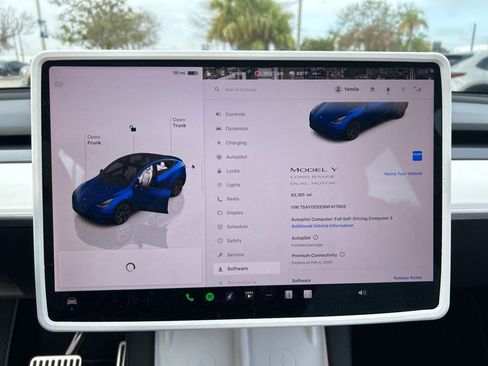 Used 2022 Tesla Model Y Long Range image 23