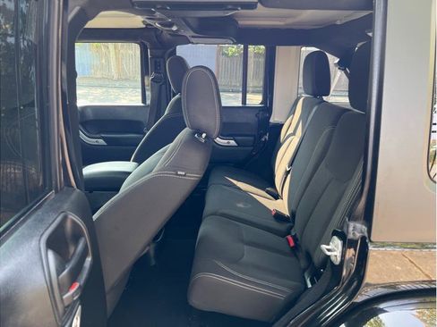 Used 2017 Jeep Wrangler Unlimited Sahara image 14