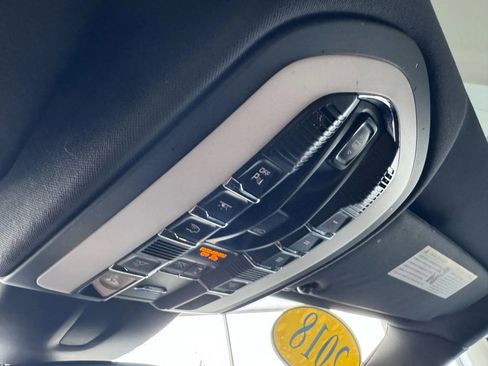 Used 2018 Porsche Cayenne Platinum Edition image 36