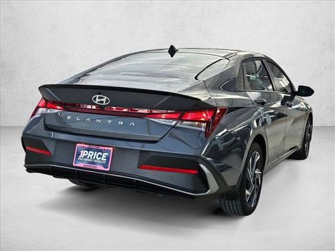 Certified 2025 Hyundai Elantra Sport FWD image 5