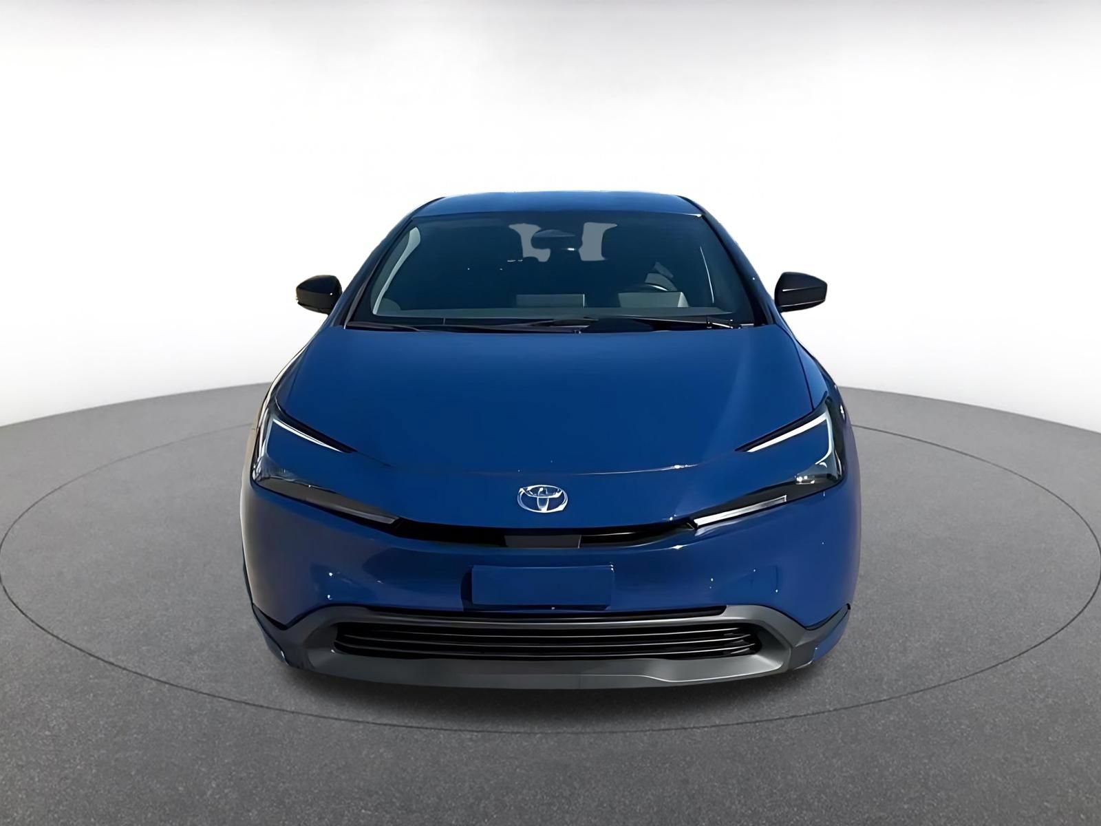 Used 2023 Toyota Prius LE FWD image 4