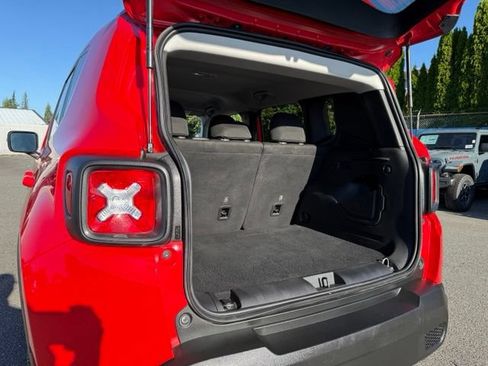 Used 2023 Jeep Renegade Latitude AWD/4WD image 16