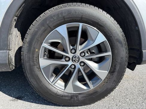 Used 2018 Toyota RAV4 XLE AWD/4WD image 27