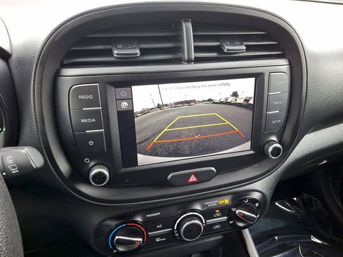 Used 2023 Kia Soul LX w/ Option Group 015 FWD image 15