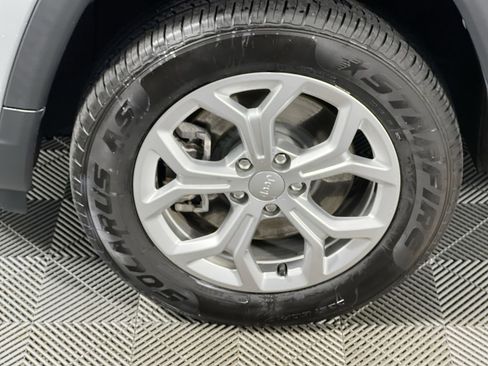 Used 2024 Jeep Compass Latitude image 11