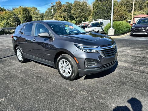 Used 2022 Chevrolet Equinox LS w/ LS Convenience Package image 2