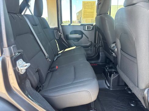 Used 2019 Jeep Wrangler Unlimited Sport S AWD/4WD image 16