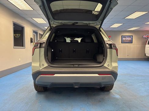 New 2026 Chevrolet Equinox LT w/ Convenience Package II FWD image 8