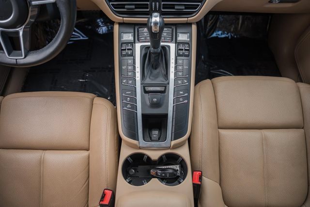 Used 2021 Porsche Macan AWD/4WD image 30