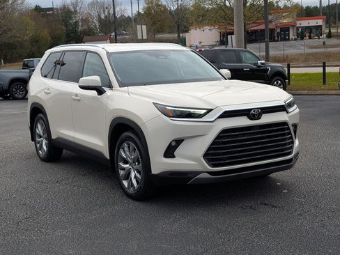 Used 2024 Toyota Grand Highlander Limited image 4