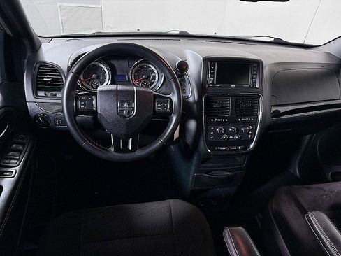Used 2017 Dodge Grand Caravan SE image 21