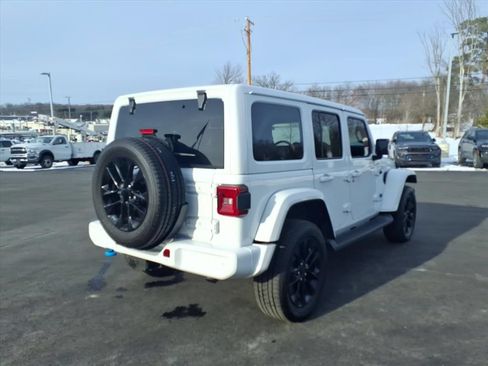 Used 2021 Jeep Wrangler Unlimited Sahara AWD/4WD image 5