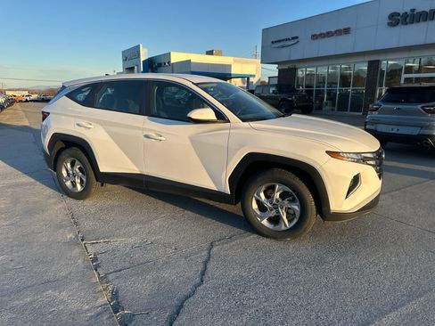 Used 2023 Hyundai Tucson SE image 2