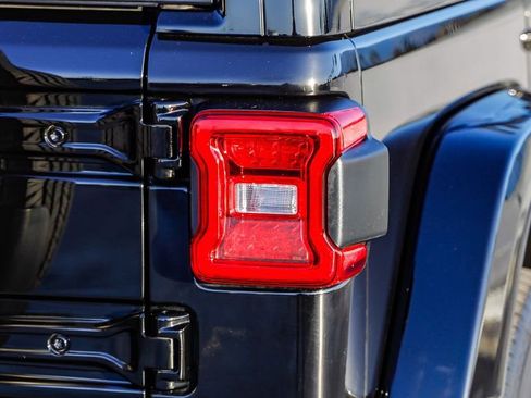 Used 2021 Jeep Wrangler Unlimited Sahara image 10