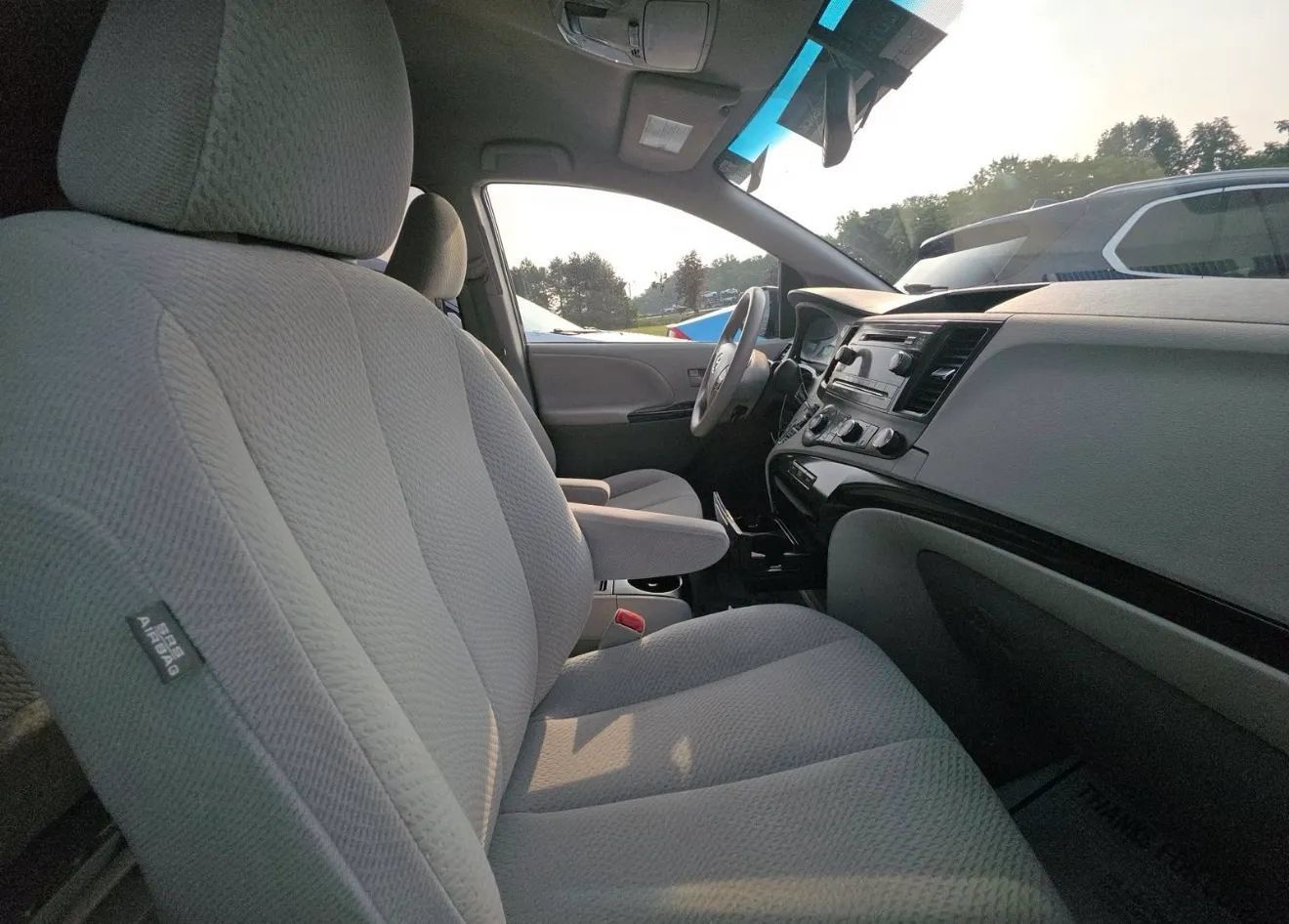 Used 2012 Toyota Sienna LE FWD image 7