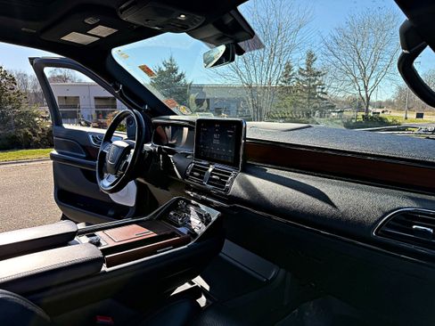 Used 2020 Lincoln Navigator L Reserve w/ Equipment Group 208A Reserve image 23