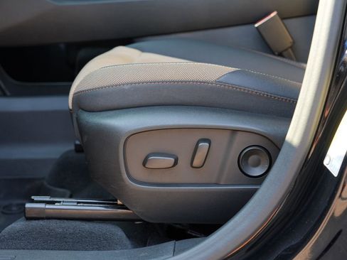 Used 2025 Chevrolet Equinox ACTIV AWD/4WD image 15