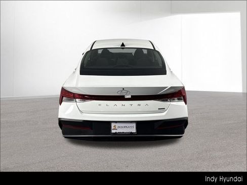 Used 2025 Hyundai Elantra Hybrid FWD image 43