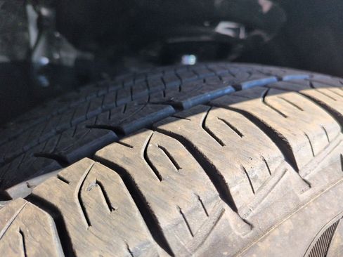 Used 2021 Toyota Sienna XLE image 28