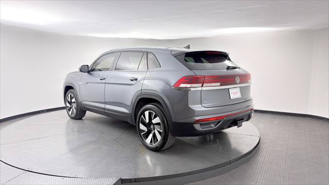 Used 2024 Volkswagen Atlas Cross Sport SE FWD image 4